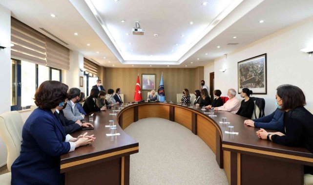 AÜ'de Eğitim Becerilerini Geliştirme kursu