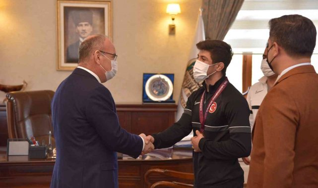 Avrupa şampiyonu Kerem Kamal&#039;ın gözü dünya şampiyonluğunda