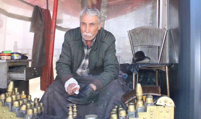 Ayakkabı boyacılarının işlerini trend ayakkabılar durdurdu