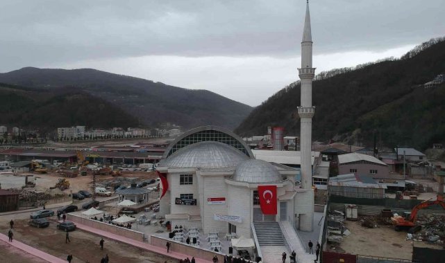 Ayancık Beşiktaş Camisi ibadete açıldı