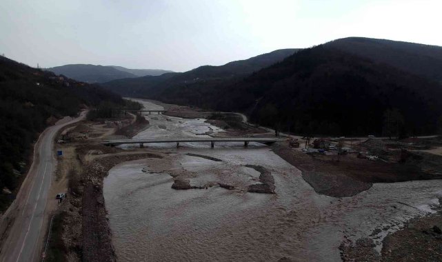 Ayancık'ta İkisu Köprüsü tamamlanmak üzere