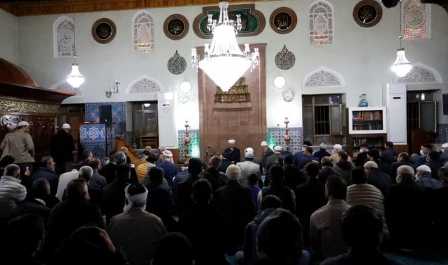 Ayasofya Cami İmam Hatibi Muştuer, İnegöl'de teravih kıldırdı