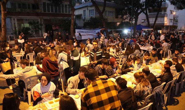 Aydın Büyükşehir Belediyesi'nin iftar sofrasına binlerce öğrenci konuk oldu