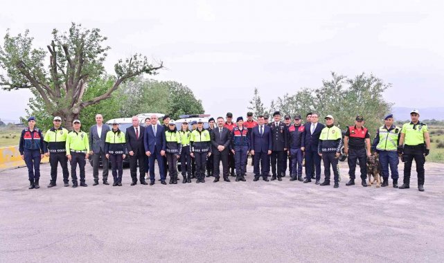 Aydın Valisi Aksoy bayram öncesi emniyet kemeri uygulamasına katıldı