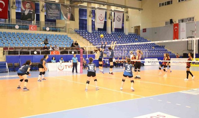 Aydın&#039;da &#039;Midi Kızlar Voleybol Grup Müsabakaları&#039; başladı