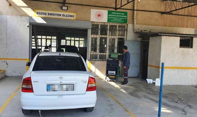 Aydın'daki okulda egzoz emisyon ve vize öncesi bakım işlemleri yapılıyor