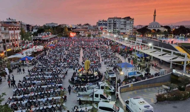 Aydınlılar Büyükşehir&#039;in iftar programında bir araya geldi
