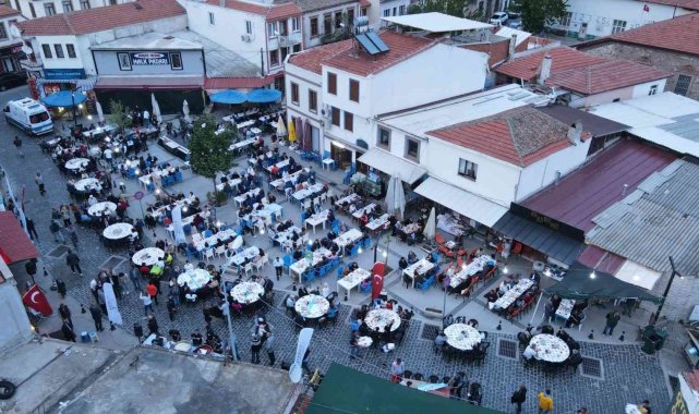 Ayvalık Belediyesi'nden 1500 kişilik dev iftar