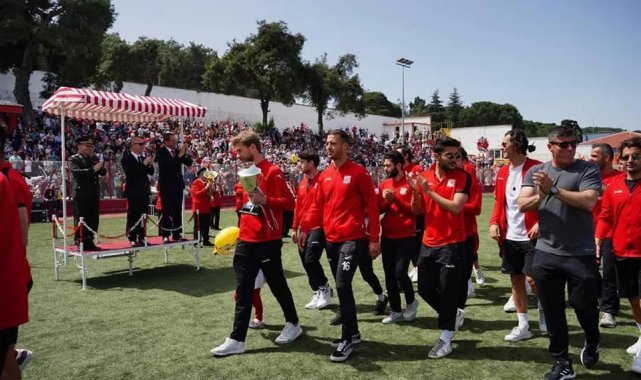 Ayvalık'ta 23 Nisan coşkusu zirveye taşındı