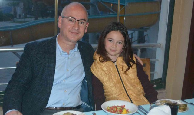 Ayvalık'ta Dünya Yetimler Günü iftar yemeğiyle kutlandı