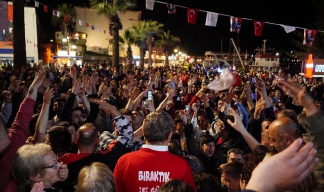 Ayvalık'ta şampiyonluk sevinci meydanlara sığmadı