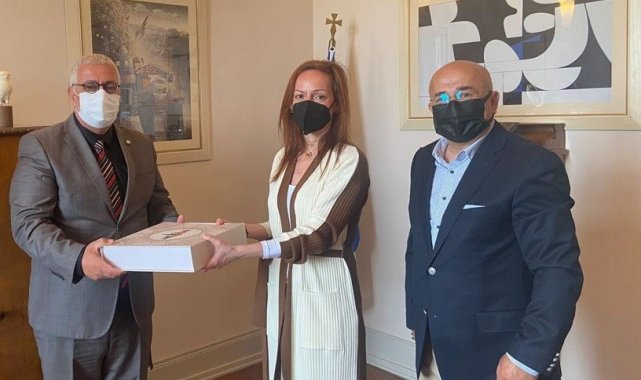 Ayvalıklı esnaf ve sanatkârlardan Başkonsolos Balkiza'ya dostluk ziyareti