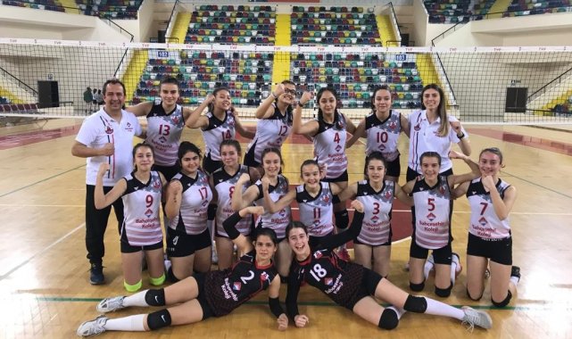 Ayvalıkspor küçük kızlar da il şampiyonu