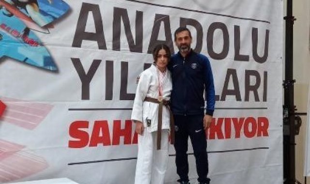 Babasının antrenörlüğünde genç sporcu hedefine ilerliyor