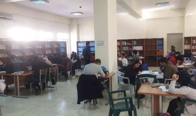 Bağlar Belediyesi'nin ücretsiz kütüphanesine yoğun ilgi