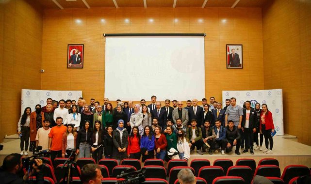 Bakan Bilgin, üniversite öğrencileriyle buluştu