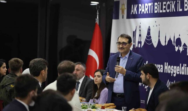 Bakan Dönmez, sahurda gençlerle bir araya geldi