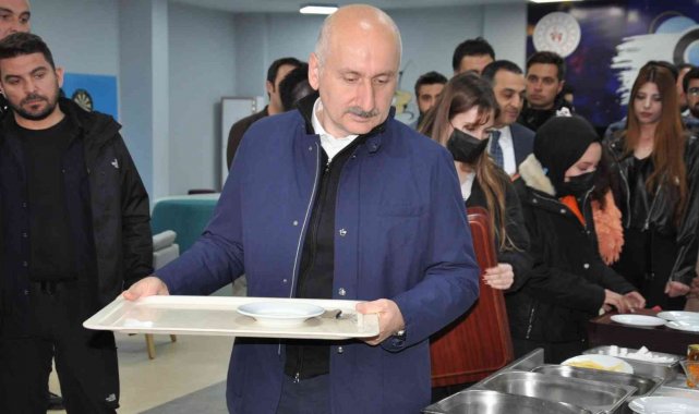 Bakan Karaismailoğlu, sahurda gençlerle buluştu