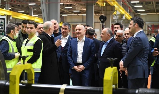 Bakan Karaismailoğlu TCDD Taşımacılık Bakımevi işçileri ile sahurda bir araya geldi