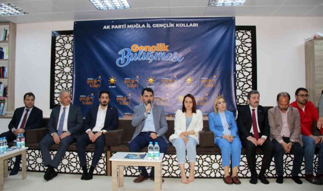 Bakan Kurum gençler ile buluştu