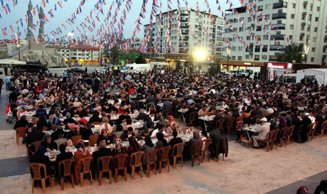 Bakan Kurum: "Cumhurbaşkanımız Recep Tayyip Erdoğan'ı bir kez daha rekor bir oyla seçeceğiz"