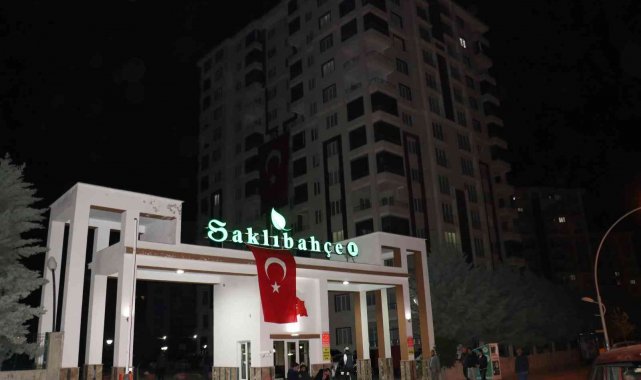 Bakan Kurum'dan şehit ailesine taziye ziyareti