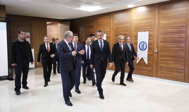 Bakan Özer: "Bartın Üniversitesi bölgeyi önceleyen bir anlayışla önemli başarılara imza atmaktadır"