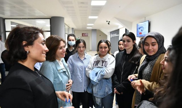 Balıkesir Valisi Hasan Şıldak, öğrencilere iftar yemeği verdi