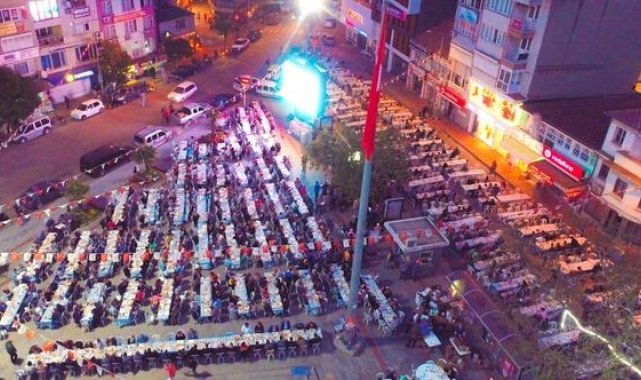 Balıkesir'de 4 bin kişilik sokak iftarı drone ile görüntülendi