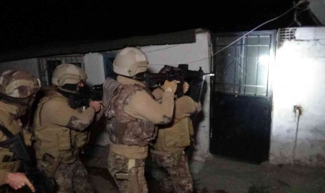 Balıkesir'de bin polisin katılımıyla helikopter destekli huzur operasyonu düzenlendi