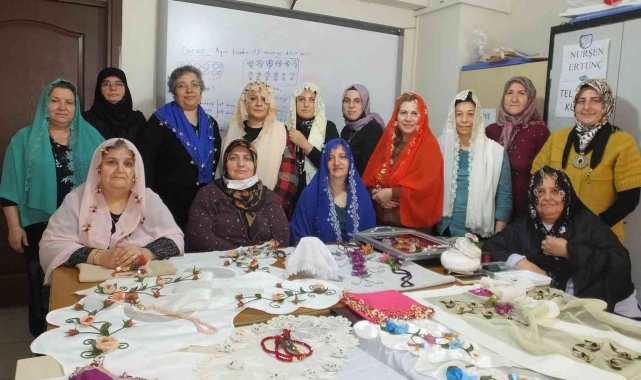 Balıkesirli kadınlar çocukları ve torunlarına çeyiz için bir araya geldi