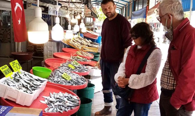 Bandırma balık halinde balık miktarı arttı, fiyatları düştü