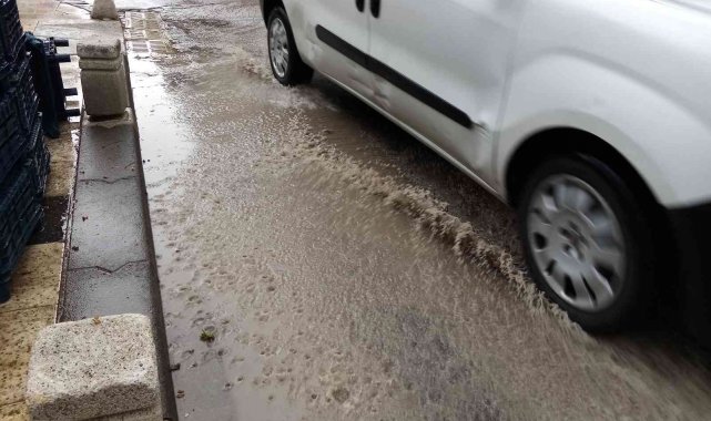 Bandırma'da yağmur etkili oluyor