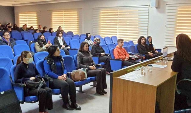 Başarılı kadın girişimciler öğrencilerle buluştu