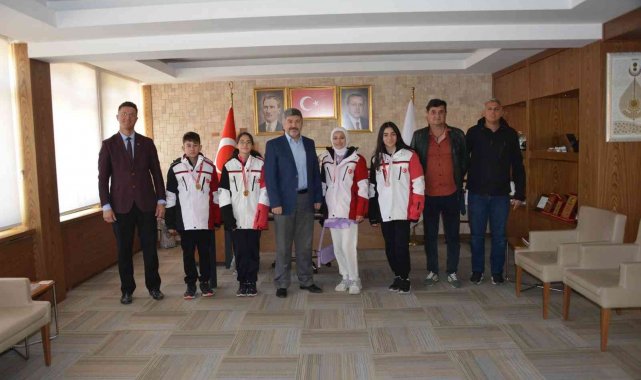 Başkan Akçadurak, başarılı sporcuları ödüllendirdi