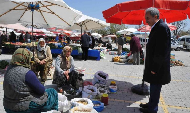 Başkan Akkaya Perşembe Pazarını ziyaret etti