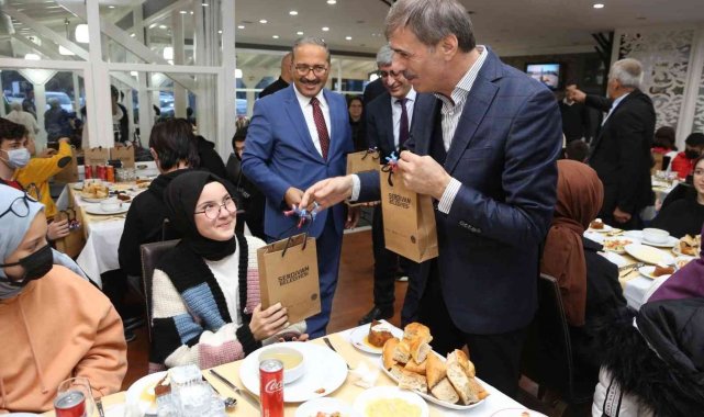 Başkan Alemdar, çocuklarla iftarda buluştu