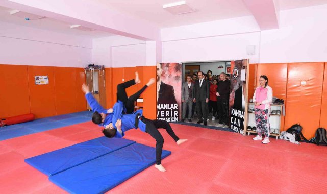 Başkan Altay: "Gençlerle aramızda çok güzel bir muhabbet var"