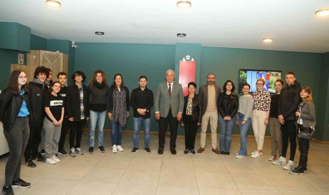 Başkan Atay, yabancı öğrencileri ağırladı