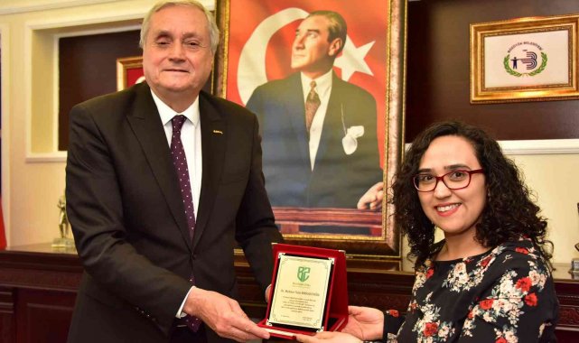 Başkan Bakkalcıoğlu'na 'Onursal Üyelik Belgesi'