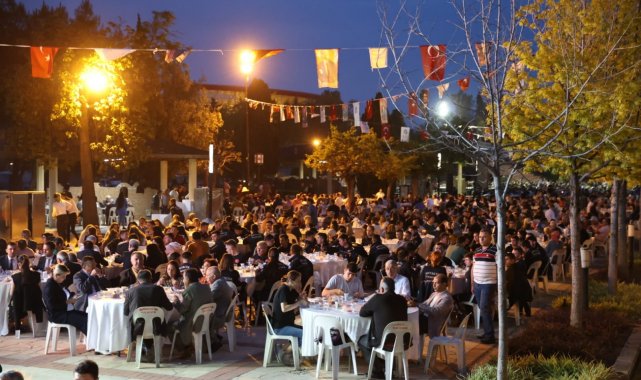 Başkan Böcek, belediye personeli ile iftarda buluştu