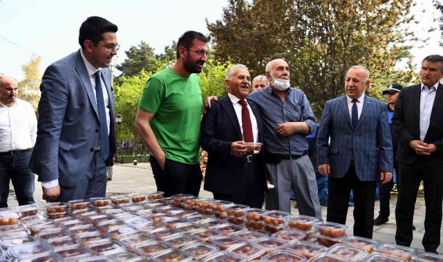 Başkan Büyükkılıç, esnaf ziyaretlerini sürdürüyor