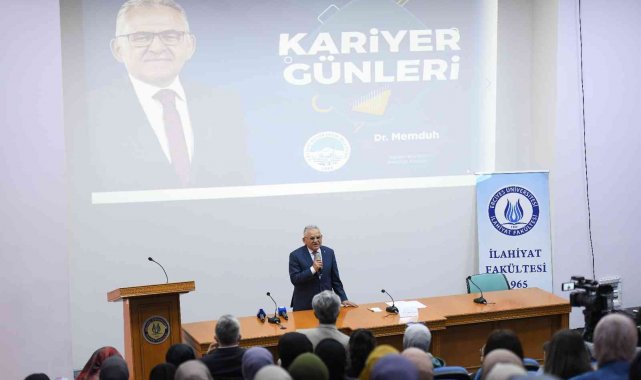 Başkan Büyükkılıç, ilahiyat öğrencileri ile kariyer günlerinde buluştu