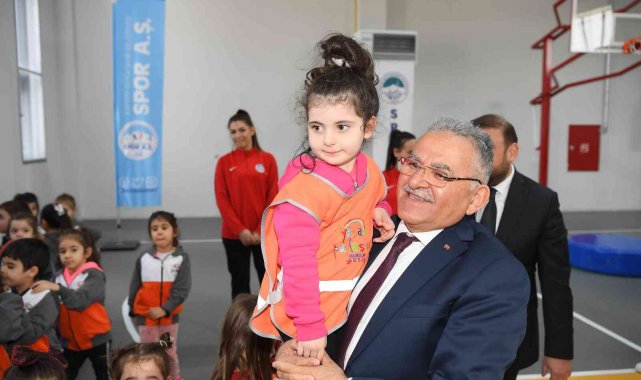 Başkan Büyükkılıç miniklerle buluştu