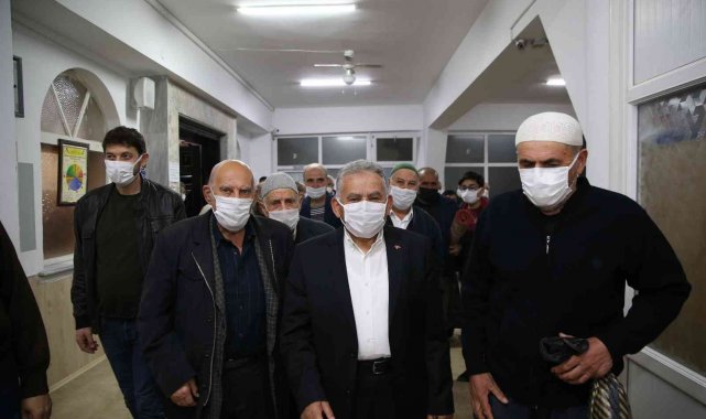 Başkan Büyükkılıç, Ramazan coşkusunu vatandaşlarla yaşıyor