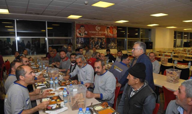 Başkan Büyükkılıç sahuru mobilya işçileriyle yaptı