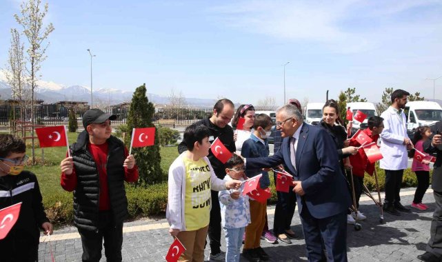 Başkan Büyükkılıç'tan özel çocuklarla 23 Nisan kutlaması