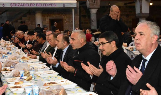 Başkan Çelik iftar sofrasında pazarcıların sorunlarını dinledi