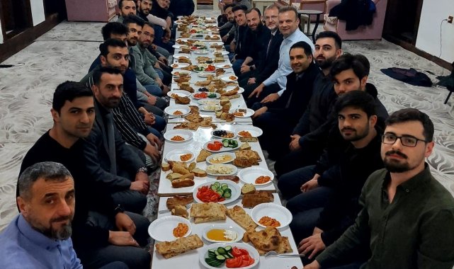 Başkan Ceyhun ve MKYK üyesi Şar, gençlerle sahurda buluştu