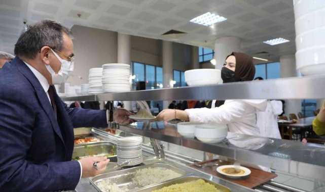 Başkan Demir: "Öğrenciler her türlü sıkıntıda kapımızı çalabilir"